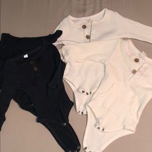 Set of ribbed long sleeve onesies